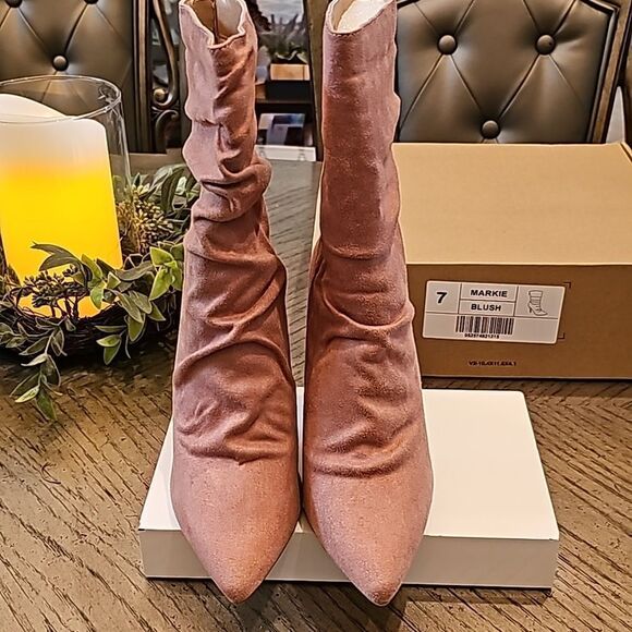 Blush pink suede booties size 7 NWT Journee Colection - Picture 2 of 8